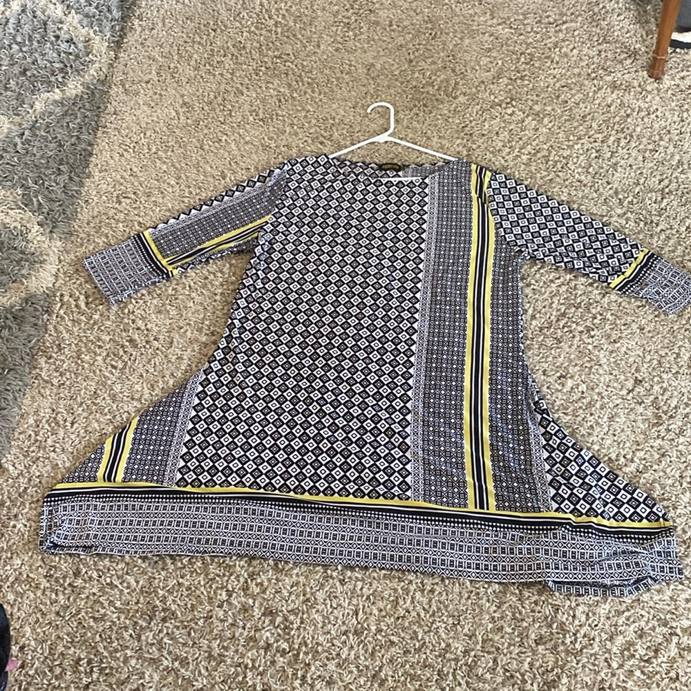Black, white and yellow patterned 3/4 length sleeve dress